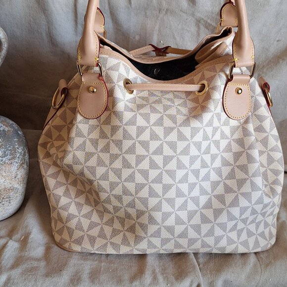 Purse - Picture 3 of 10